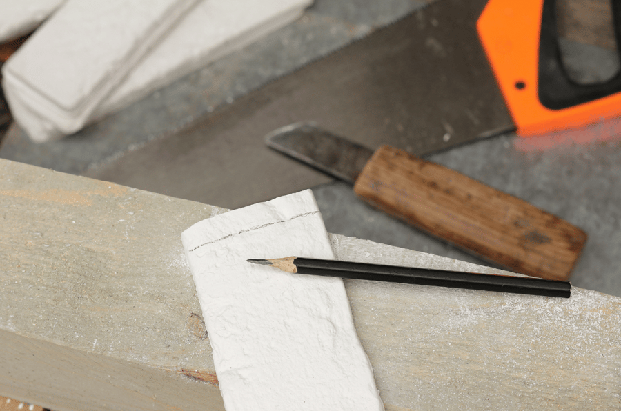 Cómo quitar las baldosas de cerámica de los suelos de hormigón | NCGo